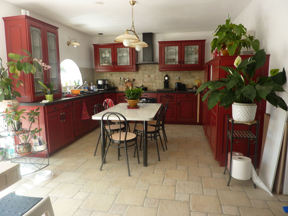 villa en campagne avec grange au calme