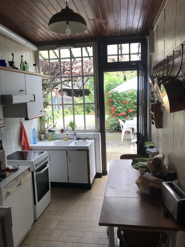 Propriété - 2 maisons de village avec grand jardin commun