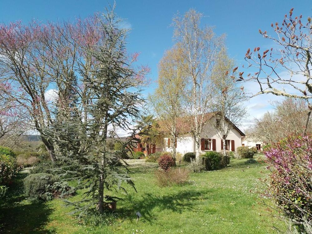 Maison familiale avec dépendances au calme