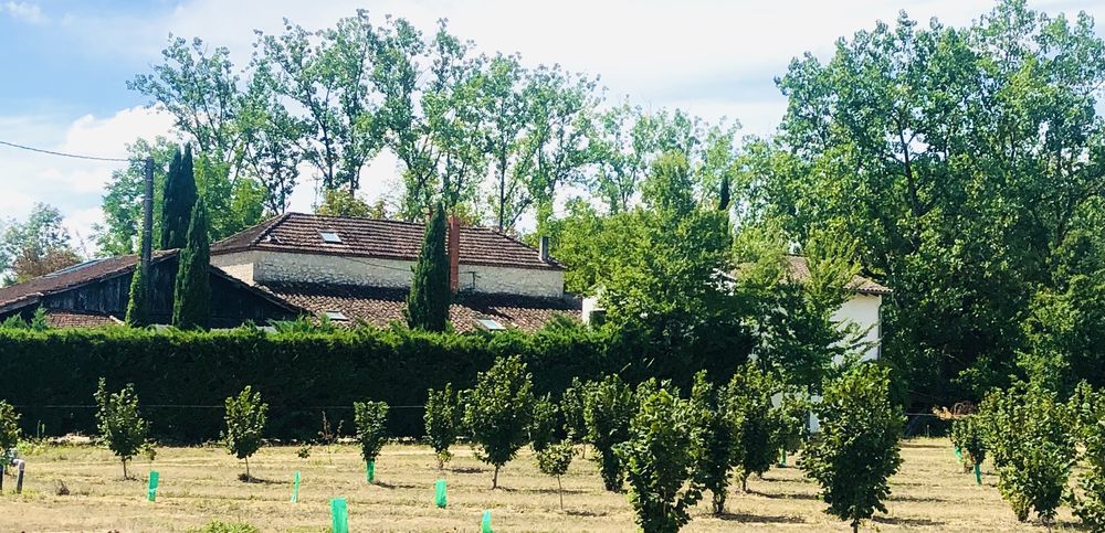 En bord de riviere 355 m2- dependances et piscine