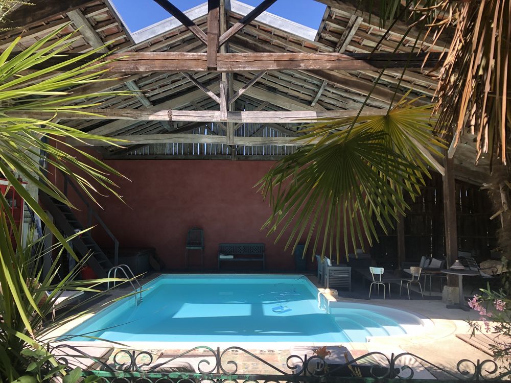 En bord de riviere 355 m2- dependances et piscine