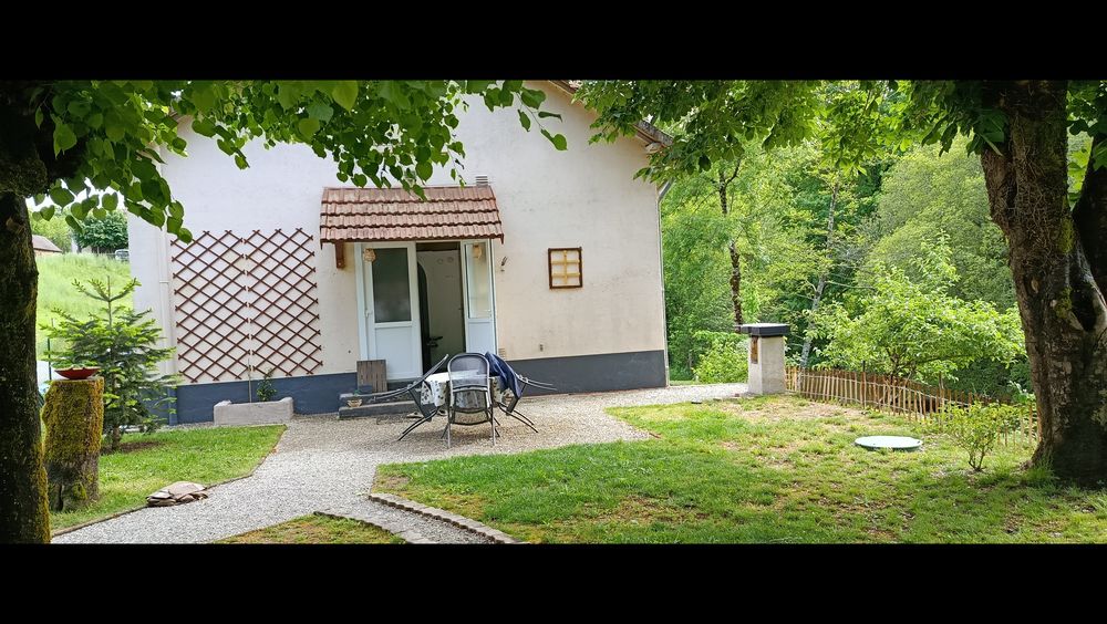 maison au bord de l'Auvézére
