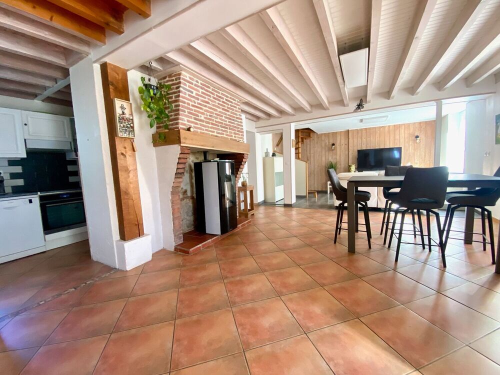 Maison de caractère rénovée + grand garage