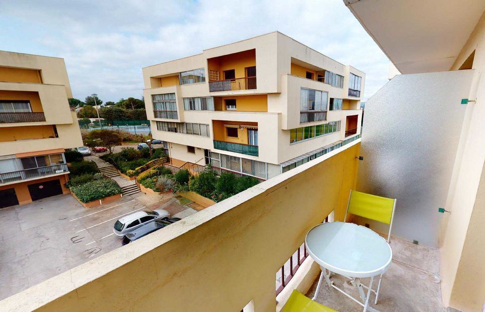 Beau studio classé 2 * lumineux avec BALCON et PLACE PARKING