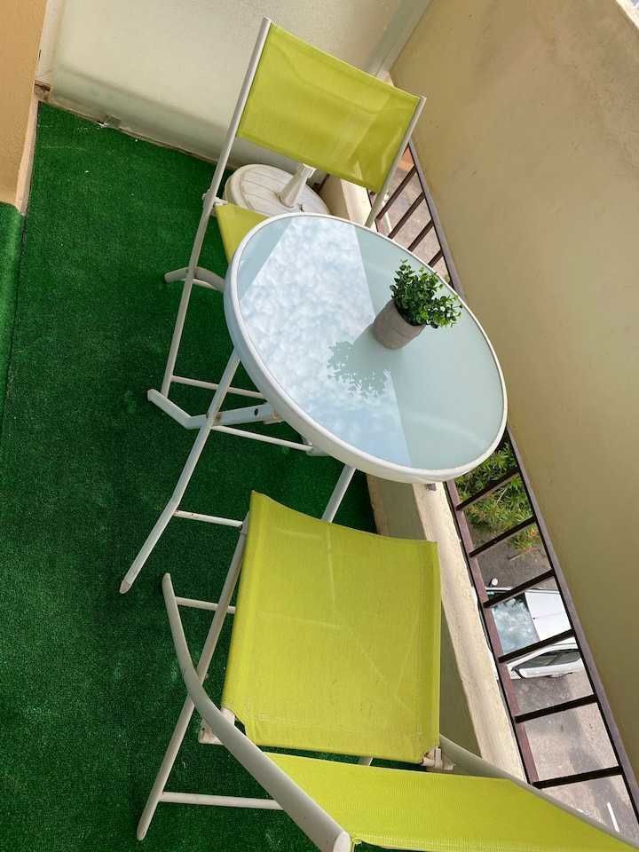 Beau studio classé 2 * lumineux avec BALCON et PLACE PARKING