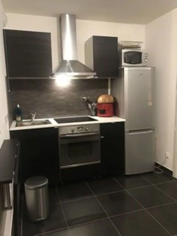 Beau studio avec grand balcon IDEAL ETUDIANT Libre le 23/10