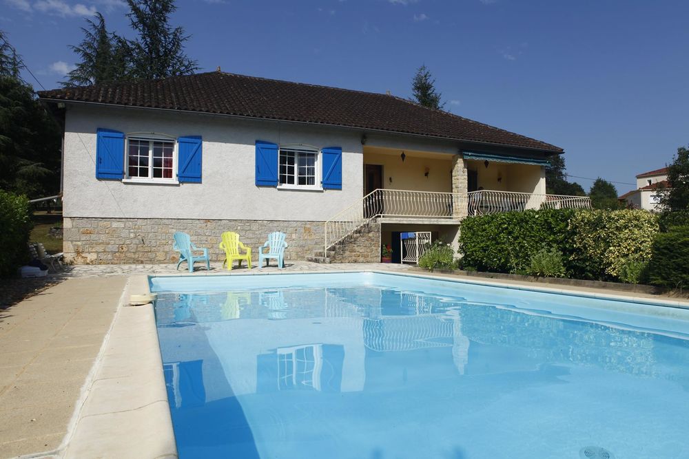 Maison familiale avec piscine et grand jardin