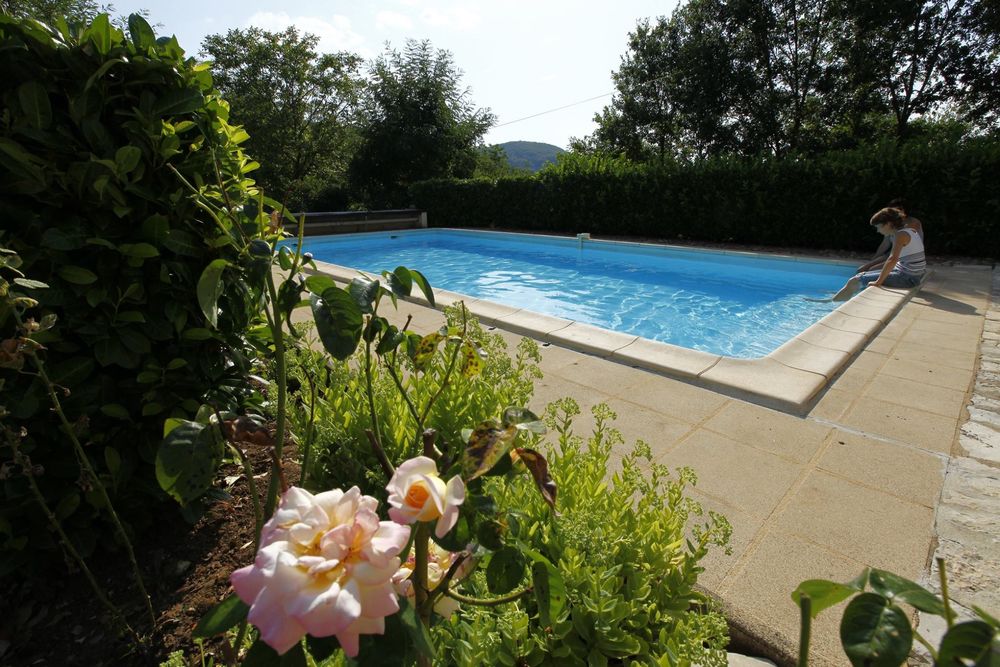 Maison familiale avec piscine et grand jardin