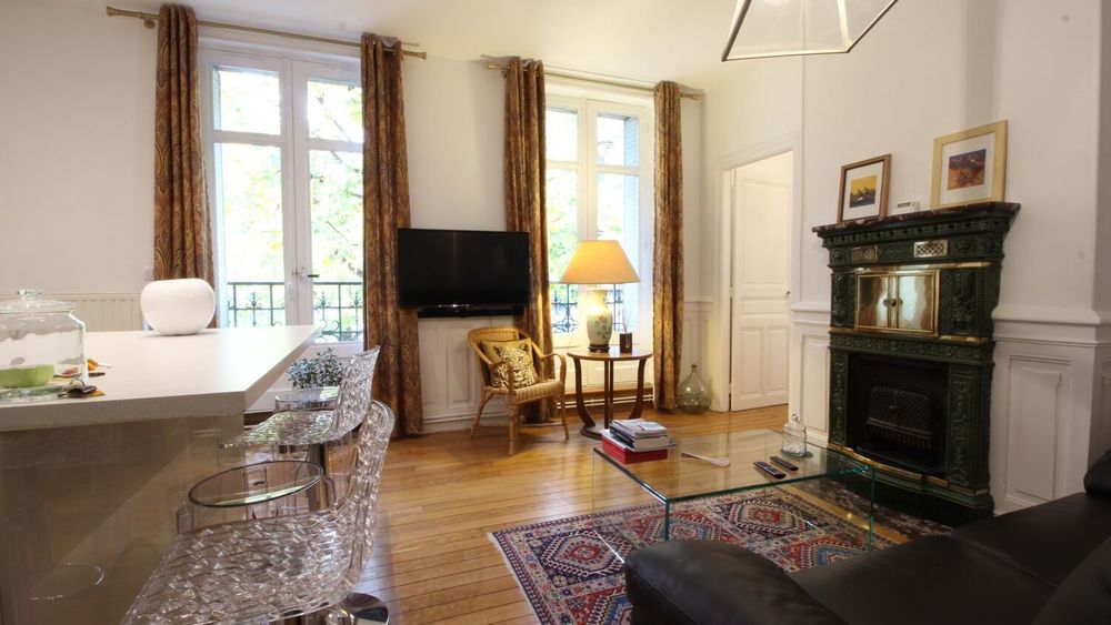 Appartement meublé, grand dressing, très lumineux.