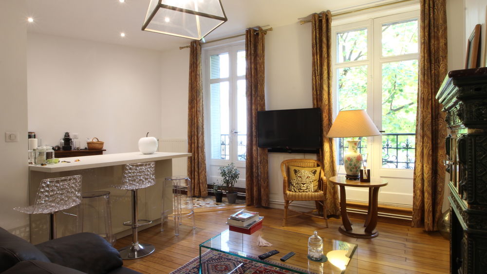 Appartement meublé, grand dressing, très lumineux.
