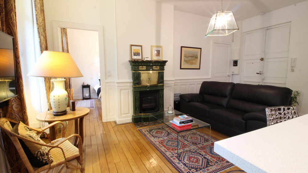 Appartement meublé, grand dressing, très lumineux.