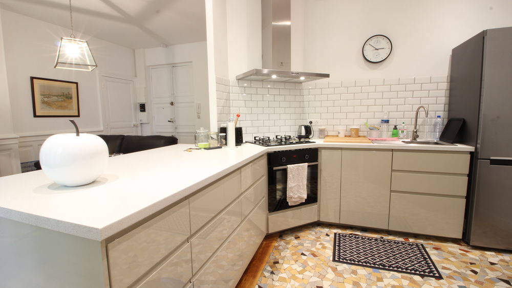 Appartement meublé, grand dressing, très lumineux.