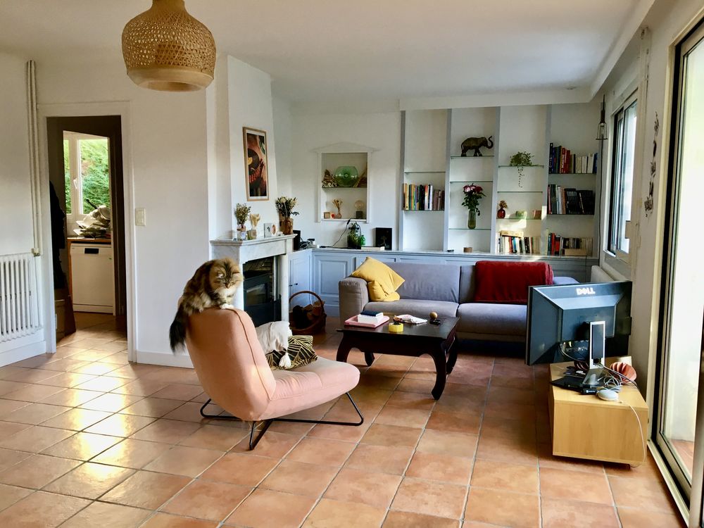 Maison non mitoyenne de plain pied au calme.