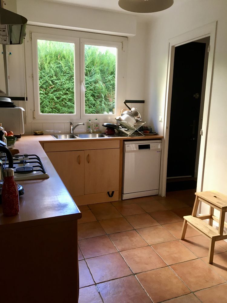 Maison non mitoyenne de plain pied au calme.