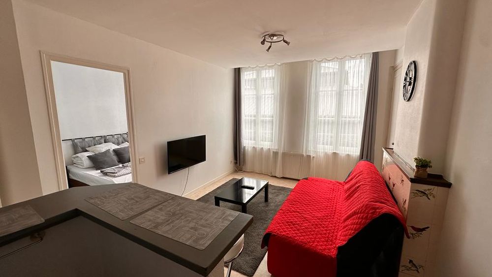 Troyes cent F2 TB meublé, chauffage inclus, lave-linge, TV