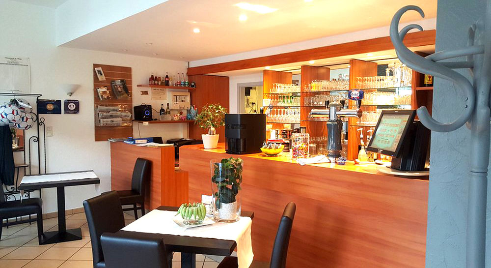 SENTHEIM (68) - hôtel / restaurant avec potentiel commercial