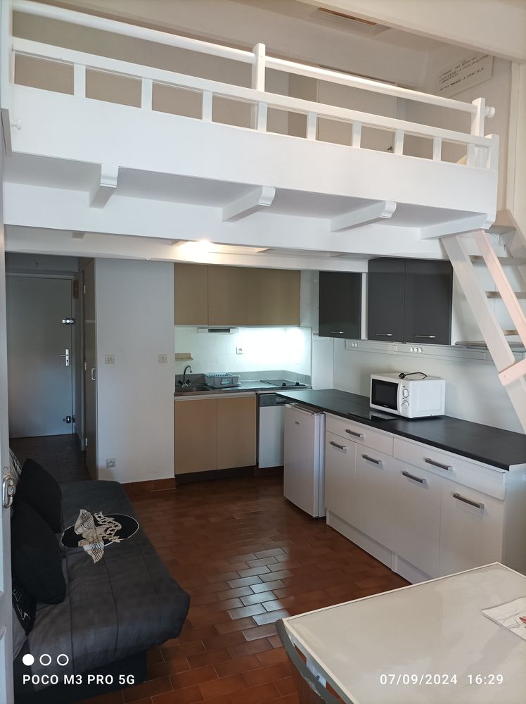 studio meublé avec mezzanine et terrasse , cente ville