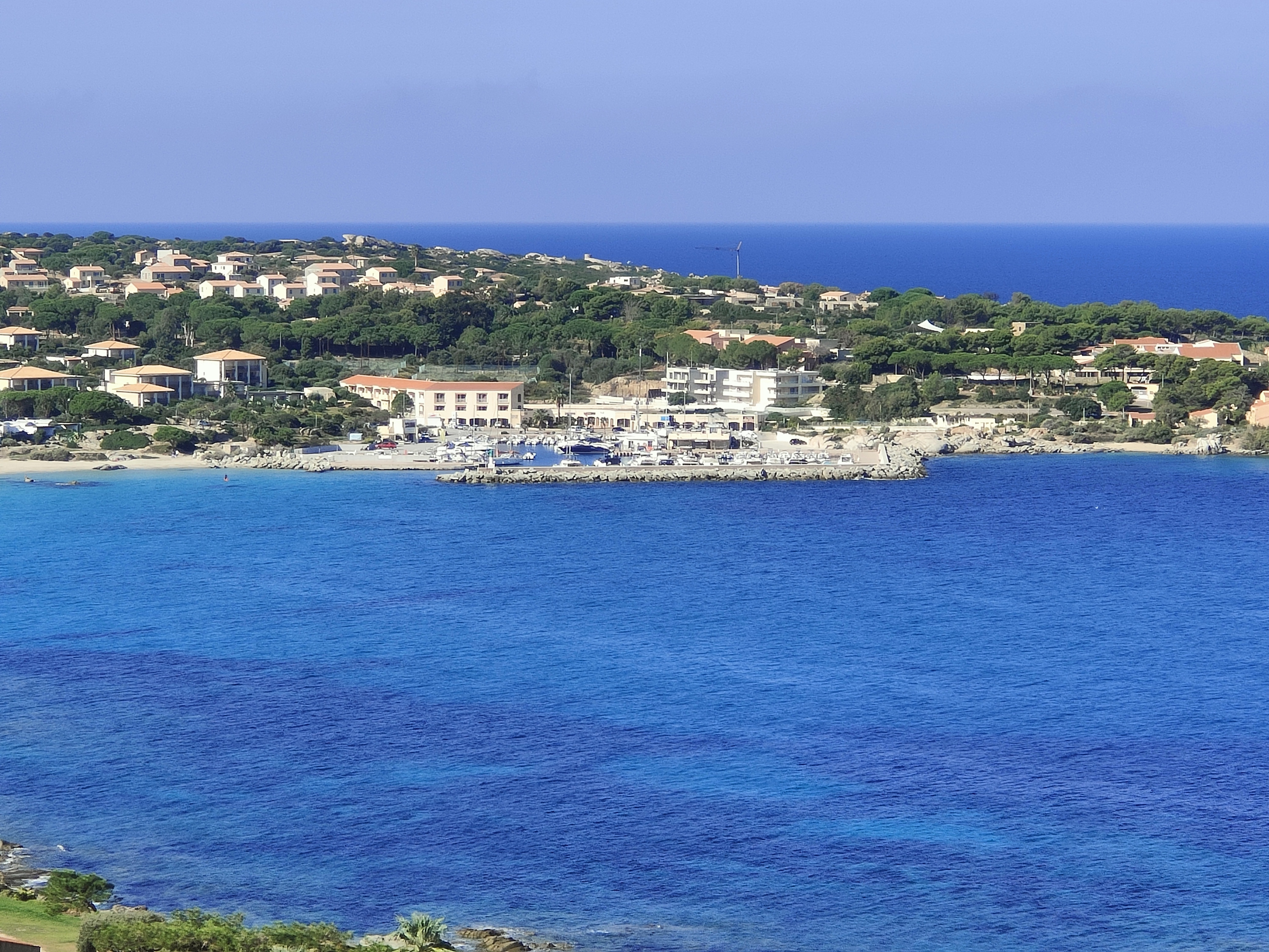 T2 VUE 42M2 TERRASSE 17M2 JARDIN PARKING A 100 M DES PLAGES