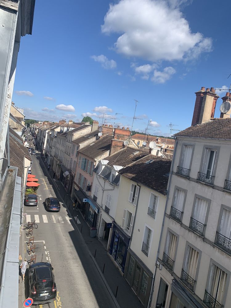 Cave sol terre battue très fraîche 10m2 environs 70€