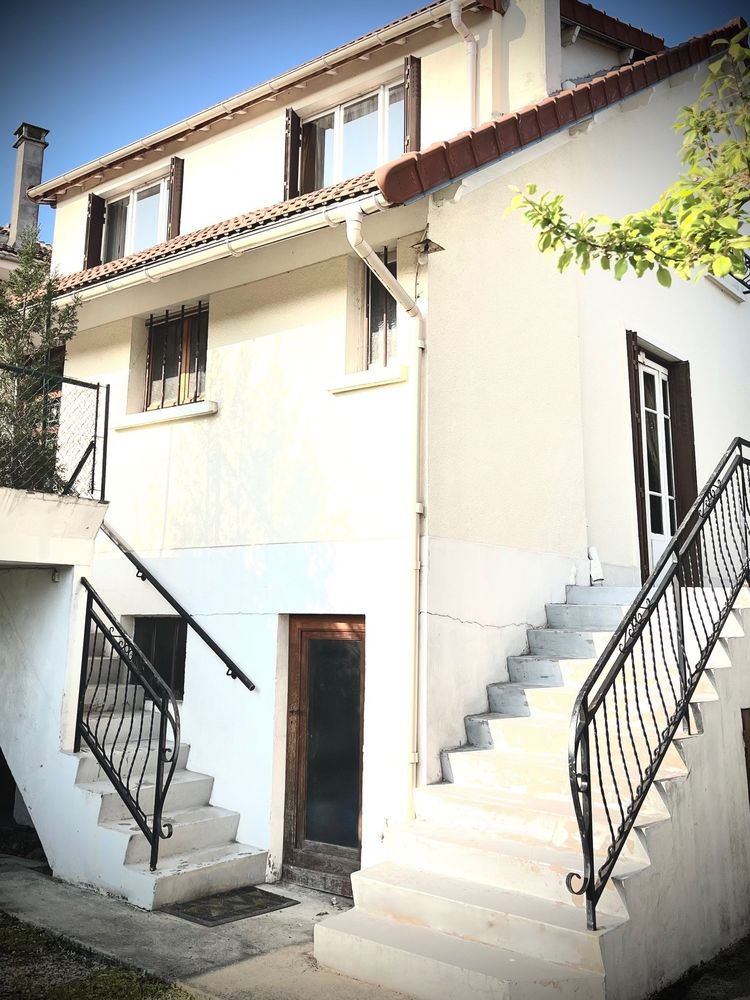 Pavillon divisible en 3 logements, avec 7 garages
