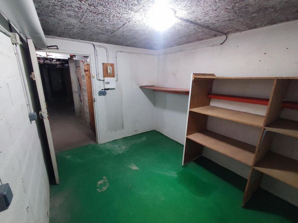local stockage / réserve 10 m² ? accès facile N4 ?