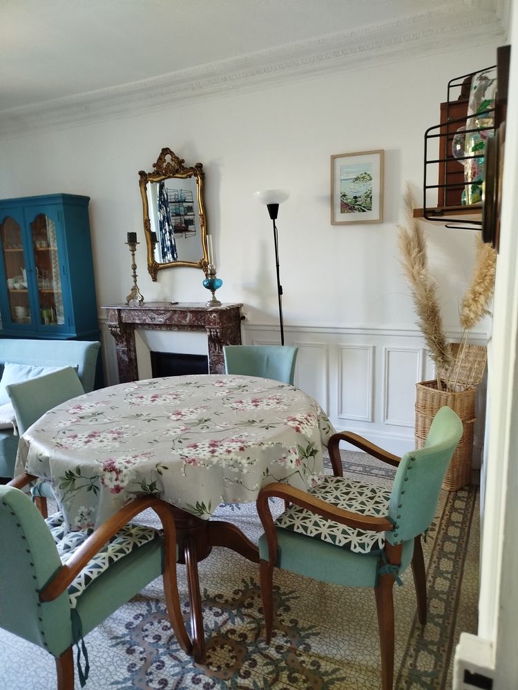 Maison de ville ancienne avec garage et grand jardin