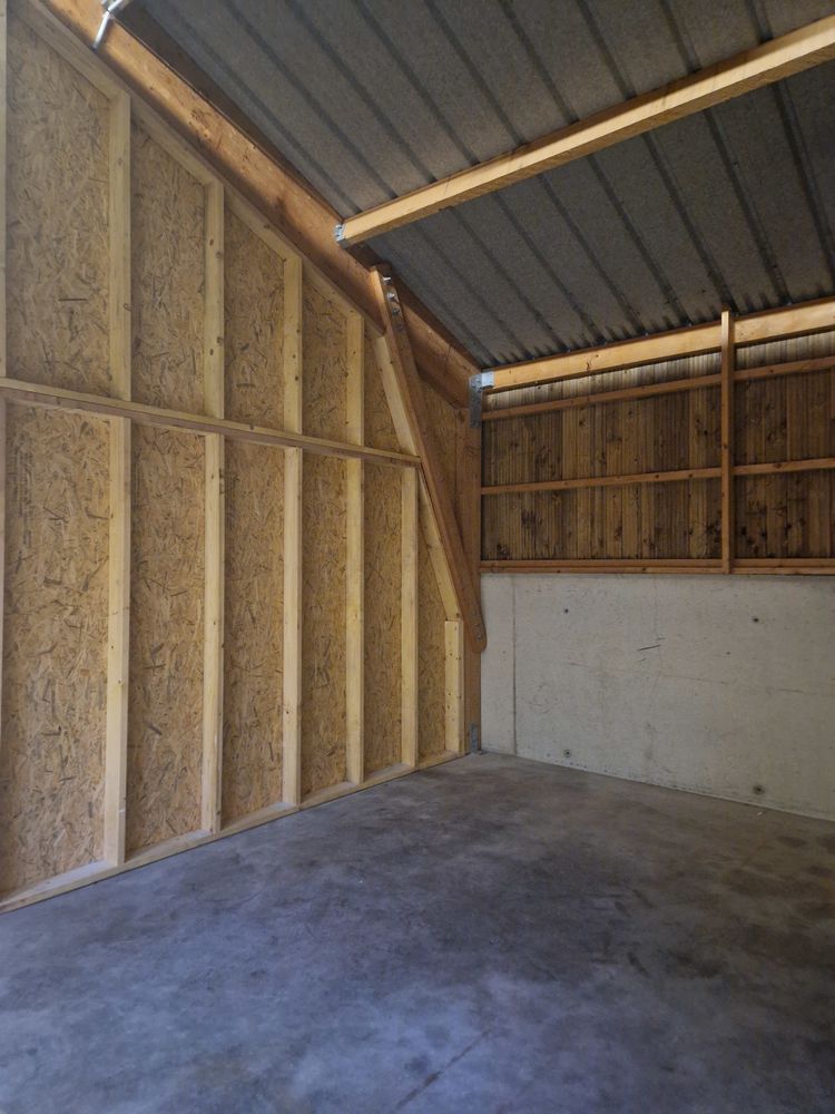 LOCAL sécurisé 30 m2 accès poids lourd Montlouis 37270