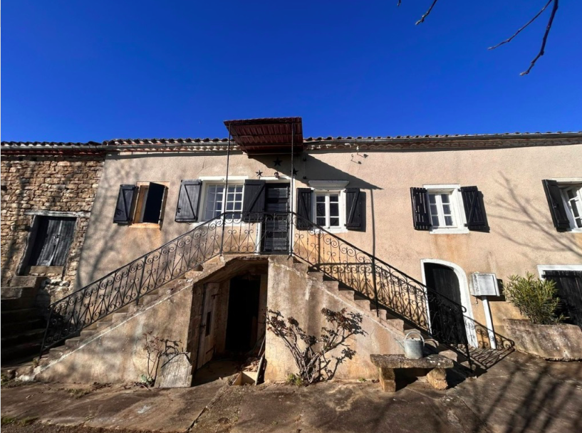 Ancien corps de ferme de 380 m² dont 125 m² habitables