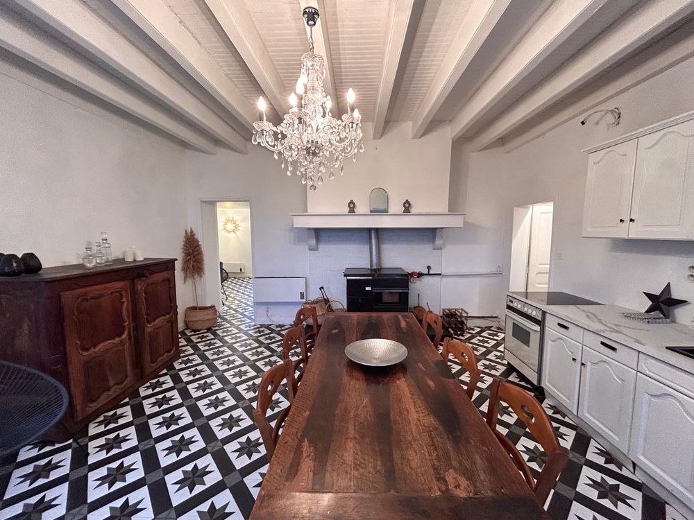 Ancien corps de ferme de 380 m² dont 125 m² habitables