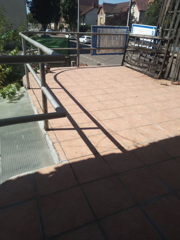 Maison avec jardin terrasse et garage zone centre Matthias