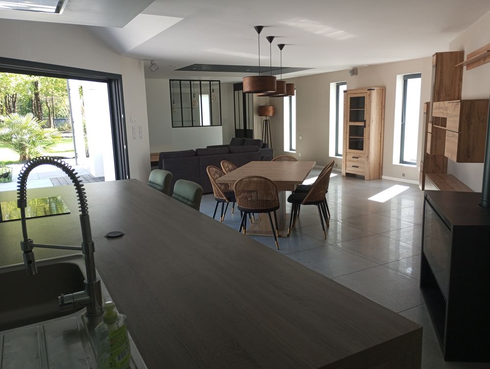 Particulier maison récente haut de gamme à Commequiers