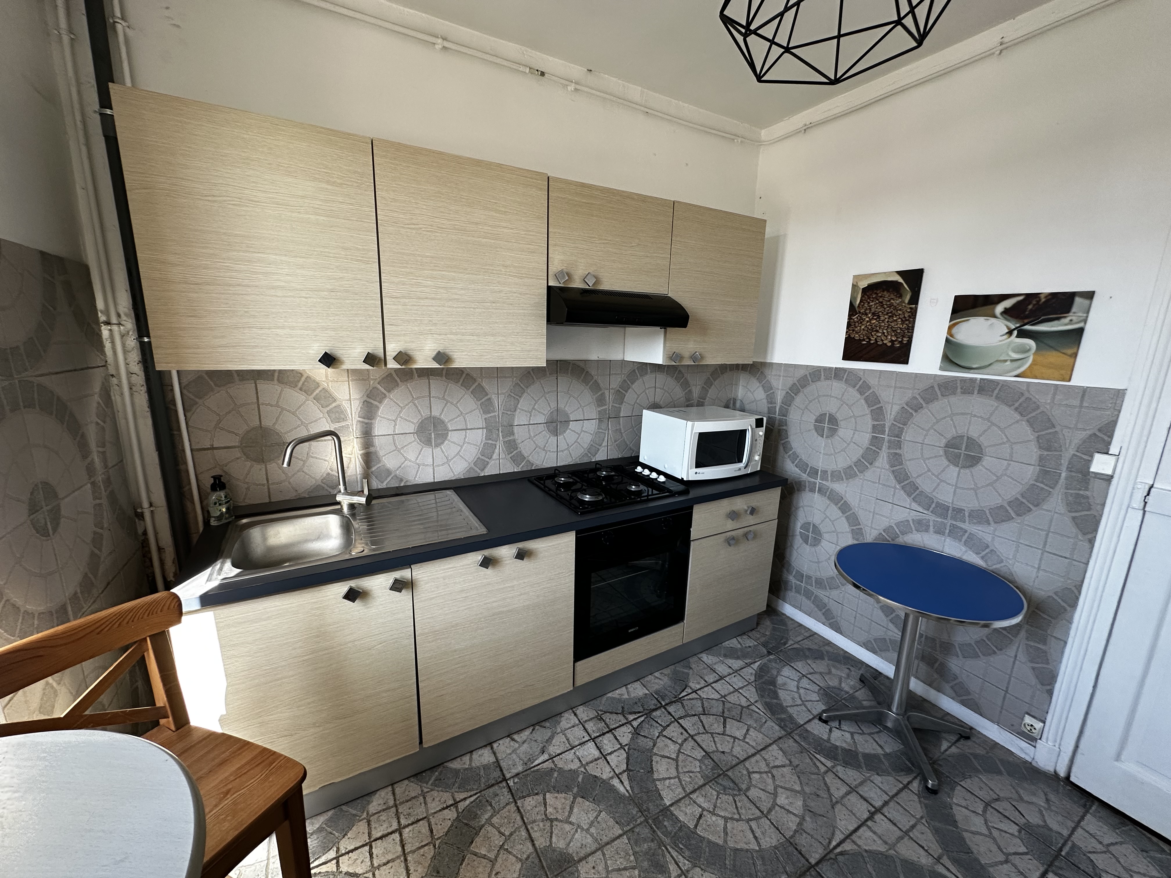 Appart 4 pièces 97m2 plus un grand studio meublé en étages