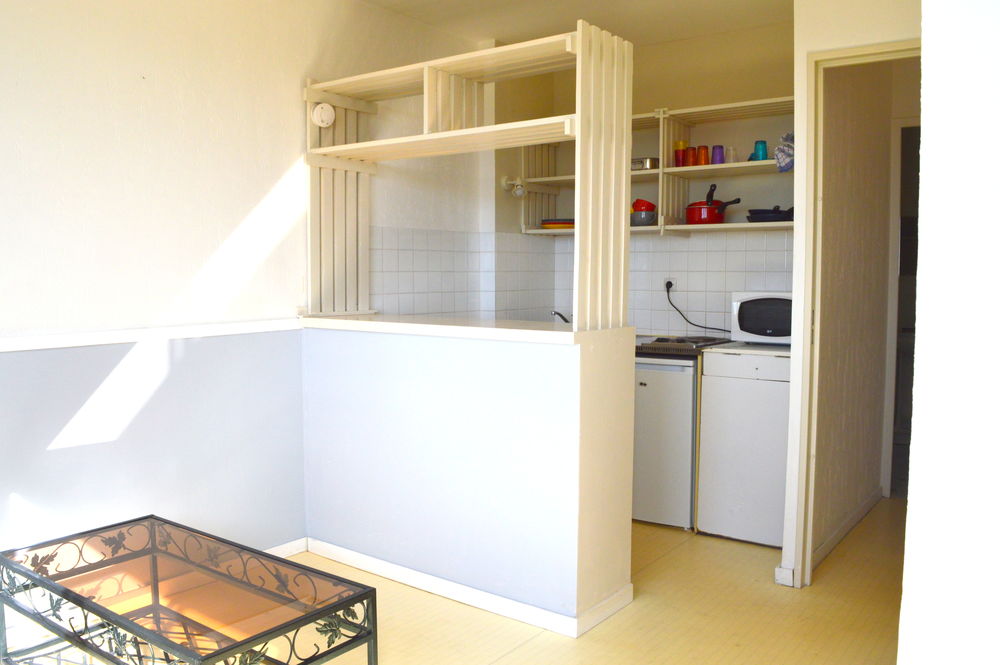 STUDIO MEUBLE AVEC PARKING PRIVE