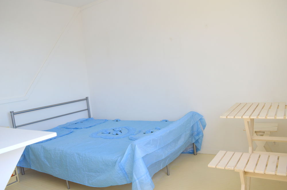 STUDIO MEUBLE AVEC PARKING PRIVE