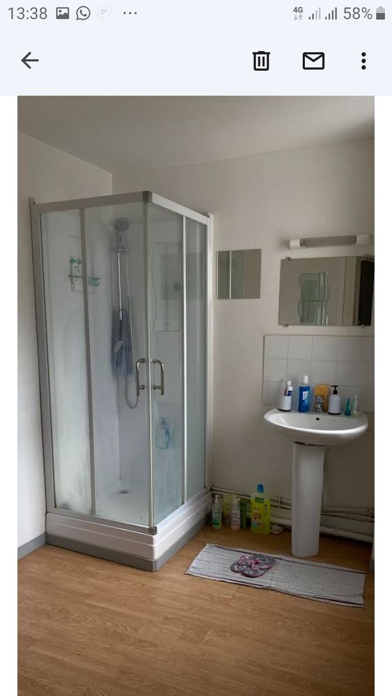 Appartement studio bolbec avec un bureau séparé