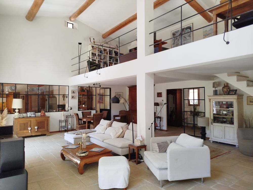 Villa d'architecte 290 m2 belles prestations.