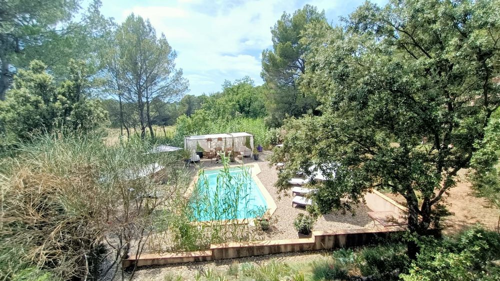 Villa d'architecte 290 m2 belles prestations.