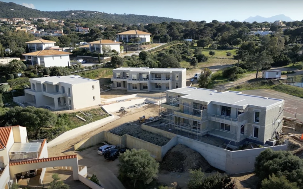 T2 42M2 TERRASSE 17M2 VUE MER PARKING A 100 M DES PLAGES