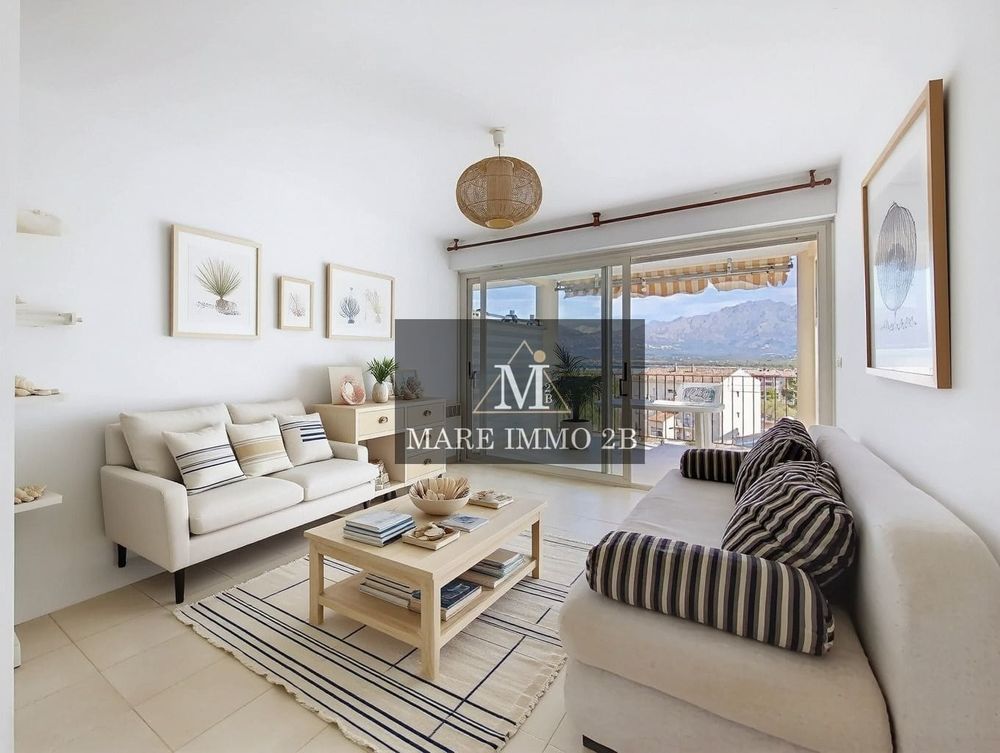 2 pieces avec terrasse et vue mer