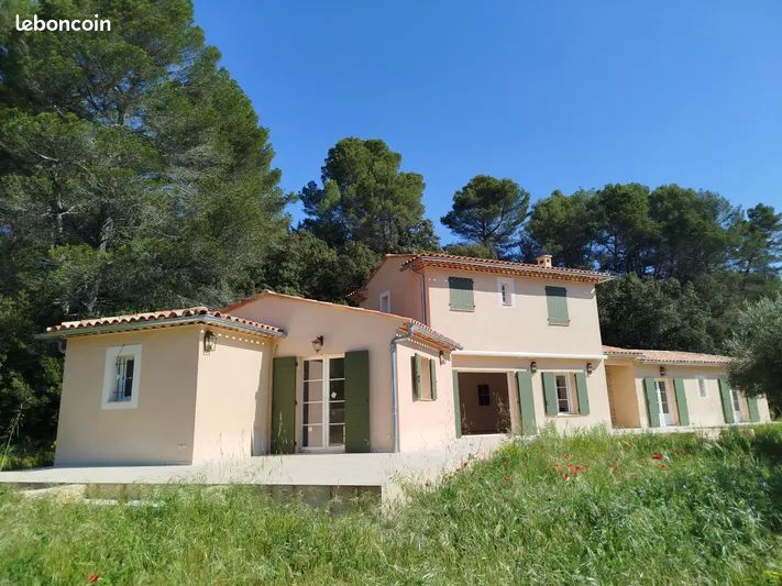 Superbe Villa neuve 200 m2 sur 1 ha campagne.