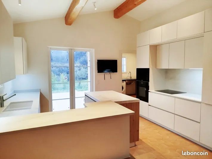 Superbe Villa neuve 200 m2 sur 1 ha campagne.