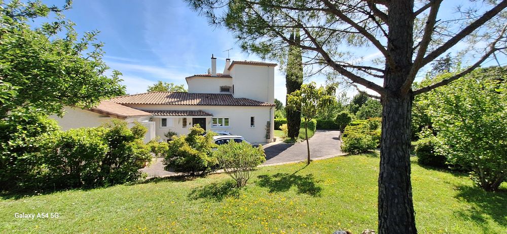 Maison d'architecte 190 m² avec piscine et terrain 2490 m2