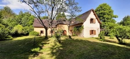 MAISON DE CARACTERE AVEC GRAND TERRAIN