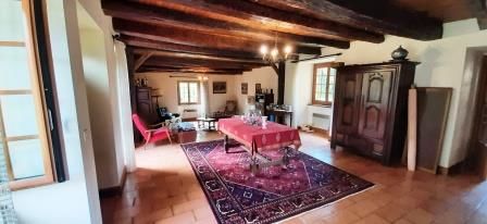 MAISON DE CARACTERE AVEC GRAND TERRAIN