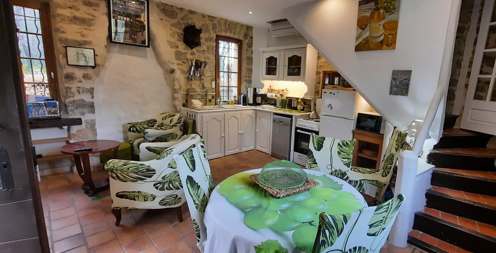 Maison au milieu des bois