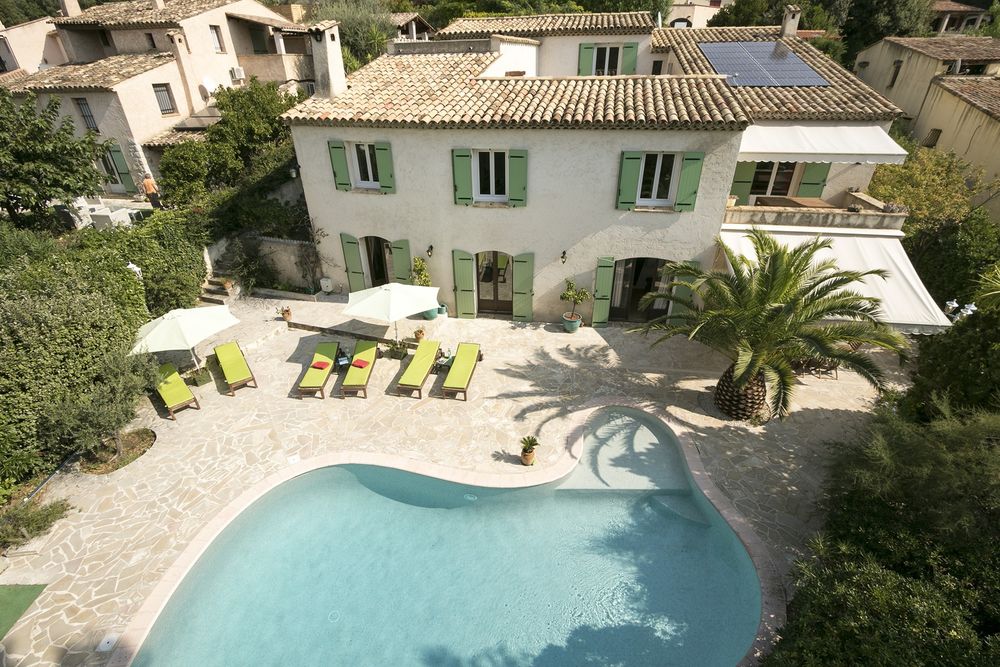 Grande villa d'architecte ,235m2 cote d'azur Vendue meublée