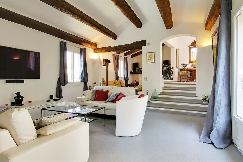 Grande villa d'architecte ,235m2 cote d'azur Vendue meublée