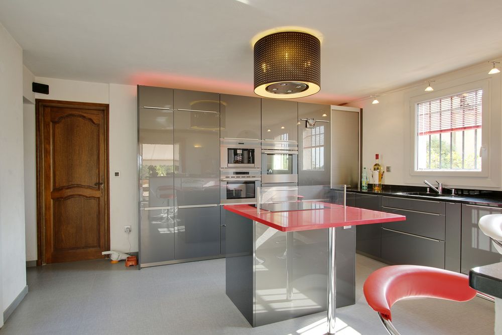 Grande villa d'architecte ,235m2 cote d'azur Vendue meublée