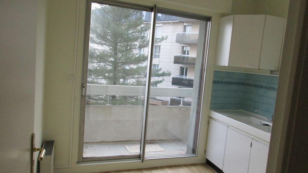 Appartement F2 de 45 m2 et balcon, proche facs, à LIMOGES
