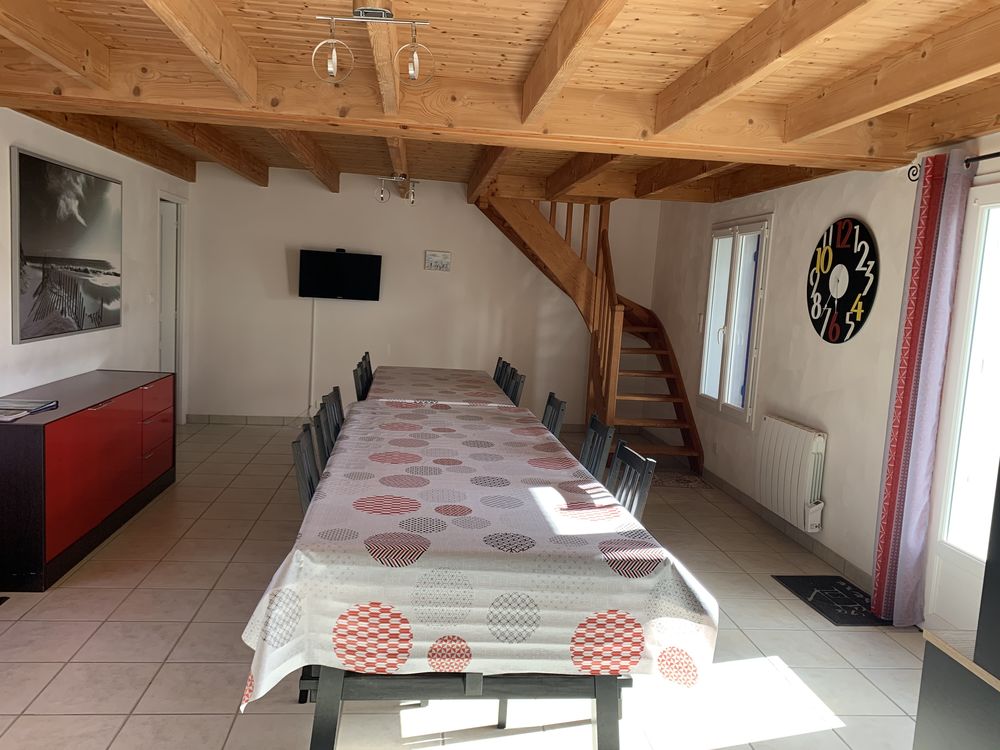 GRANDE MAISON AVEC PISCINE COUVERTE